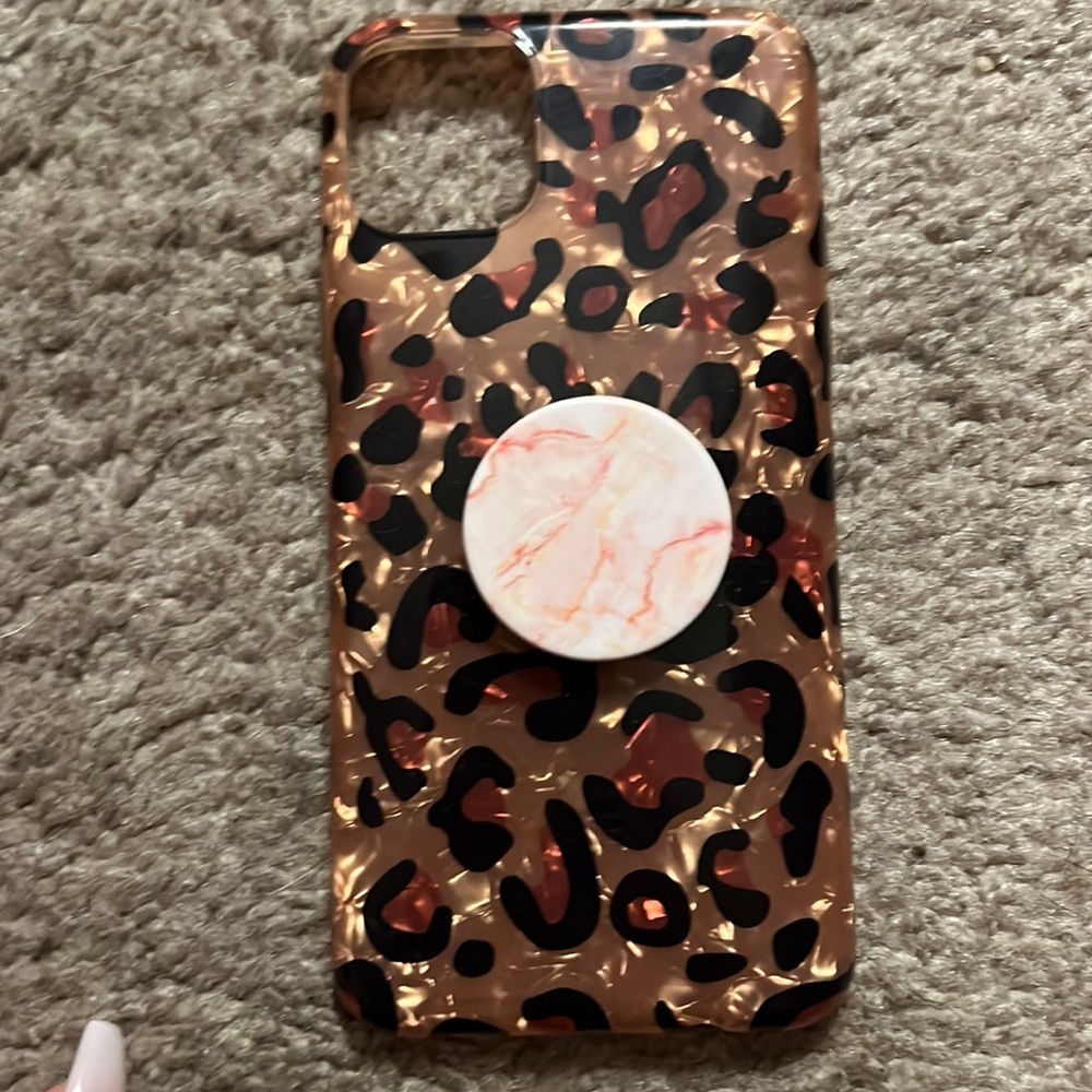 iPhone 11 Pro Max leopard case with pop socket